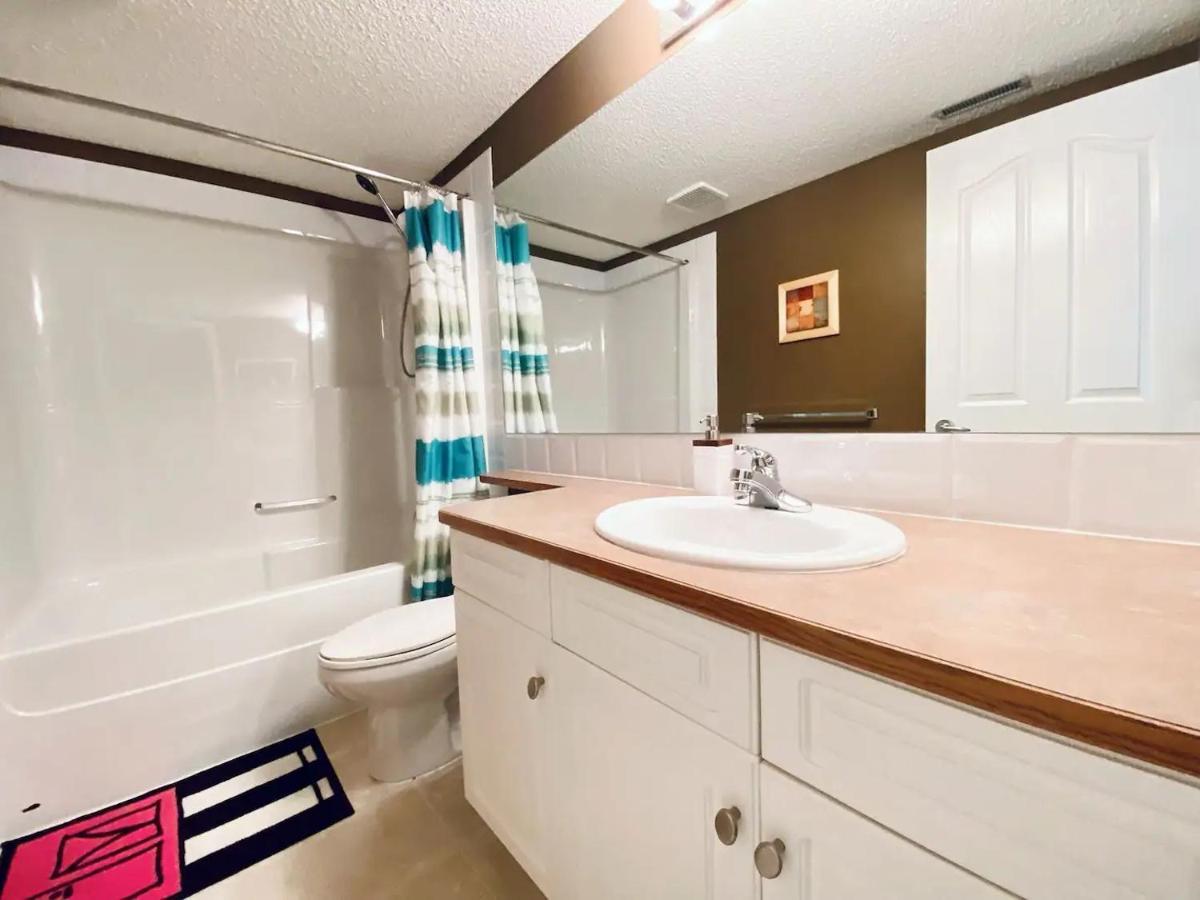 Private, Spacious, & Bright Home YYC Buitenkant foto