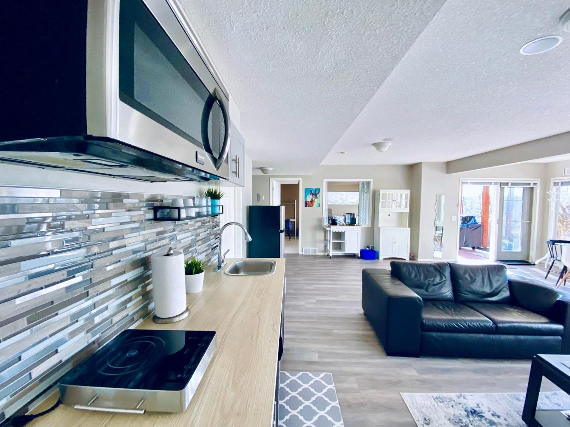 Private, Spacious, & Bright Home YYC Buitenkant foto